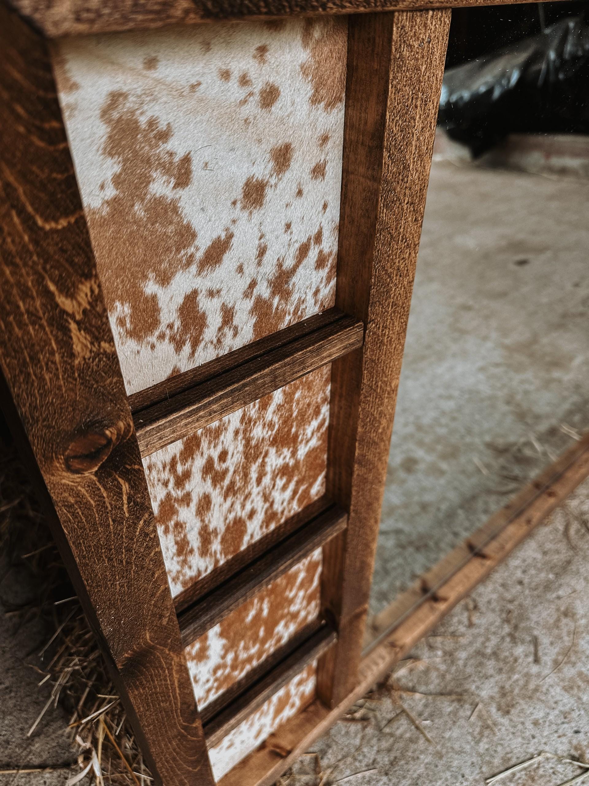 Buckle display mirror