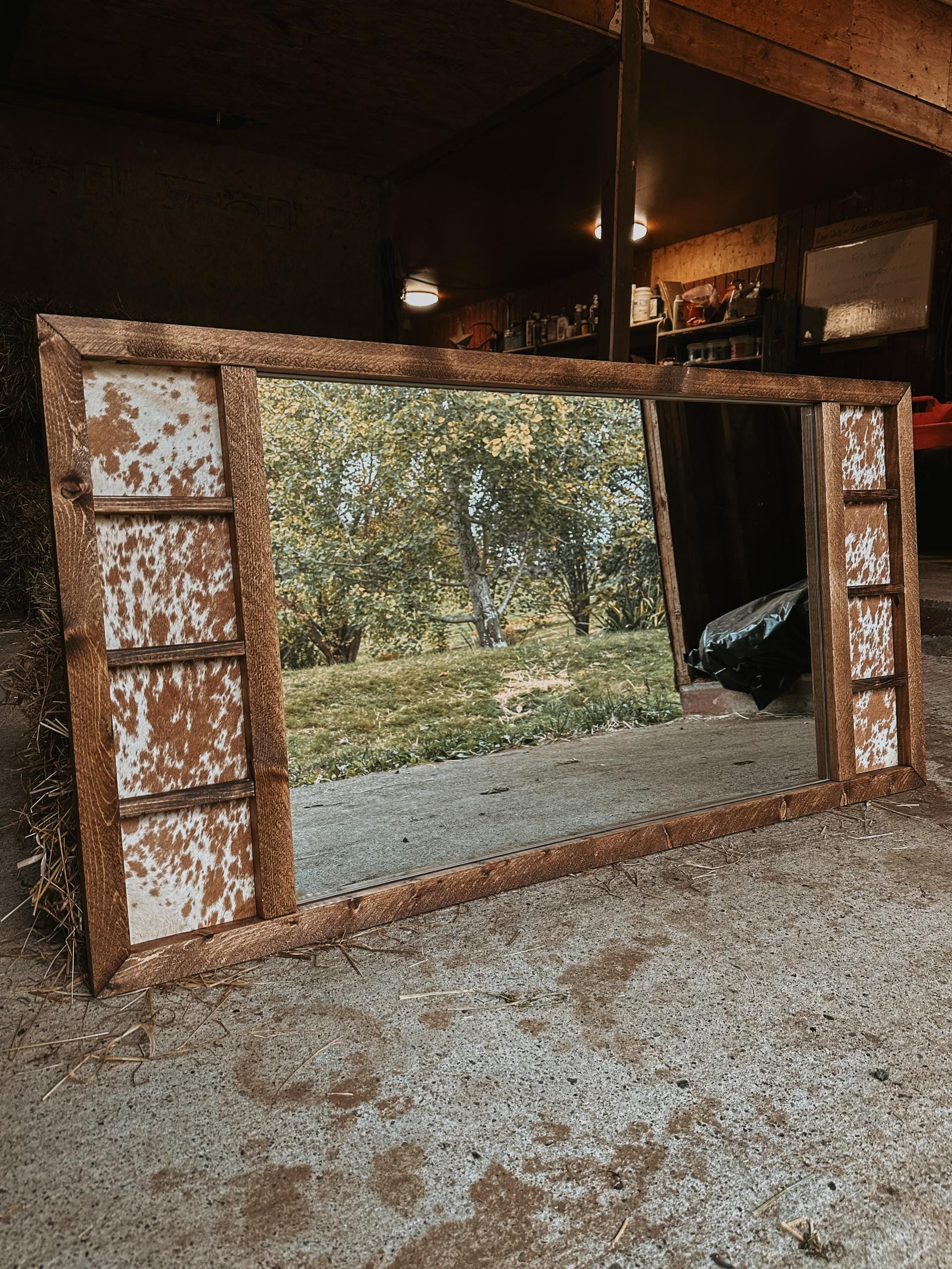 Buckle display mirror