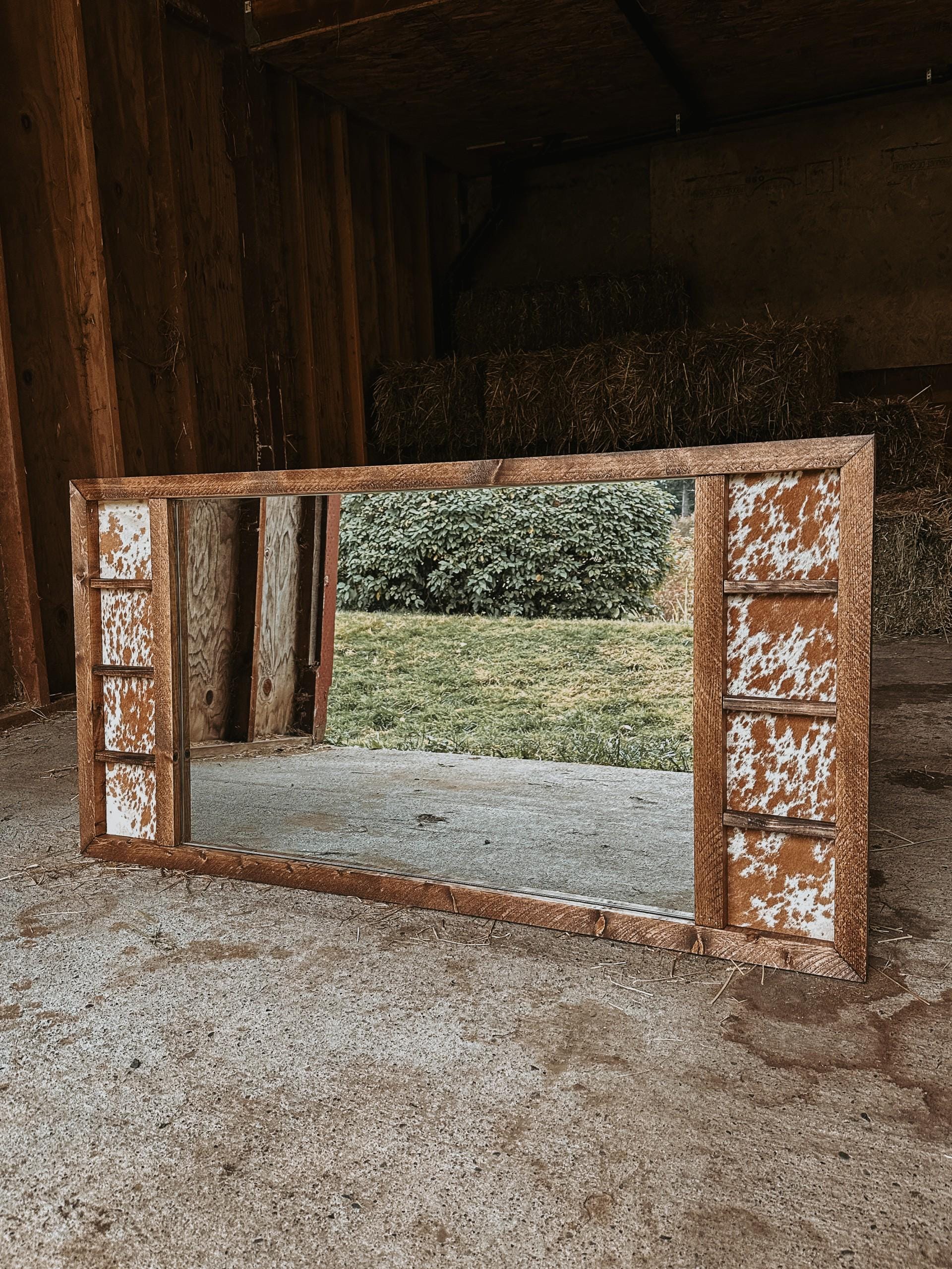 Buckle display mirror